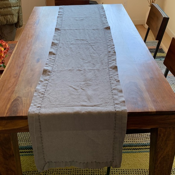 Linen table runner - Picture 1 of 7